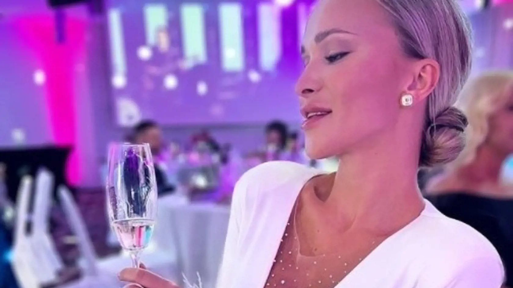 Nela Slováková pózuje v sexi outfite pred Diamantovým plesom.