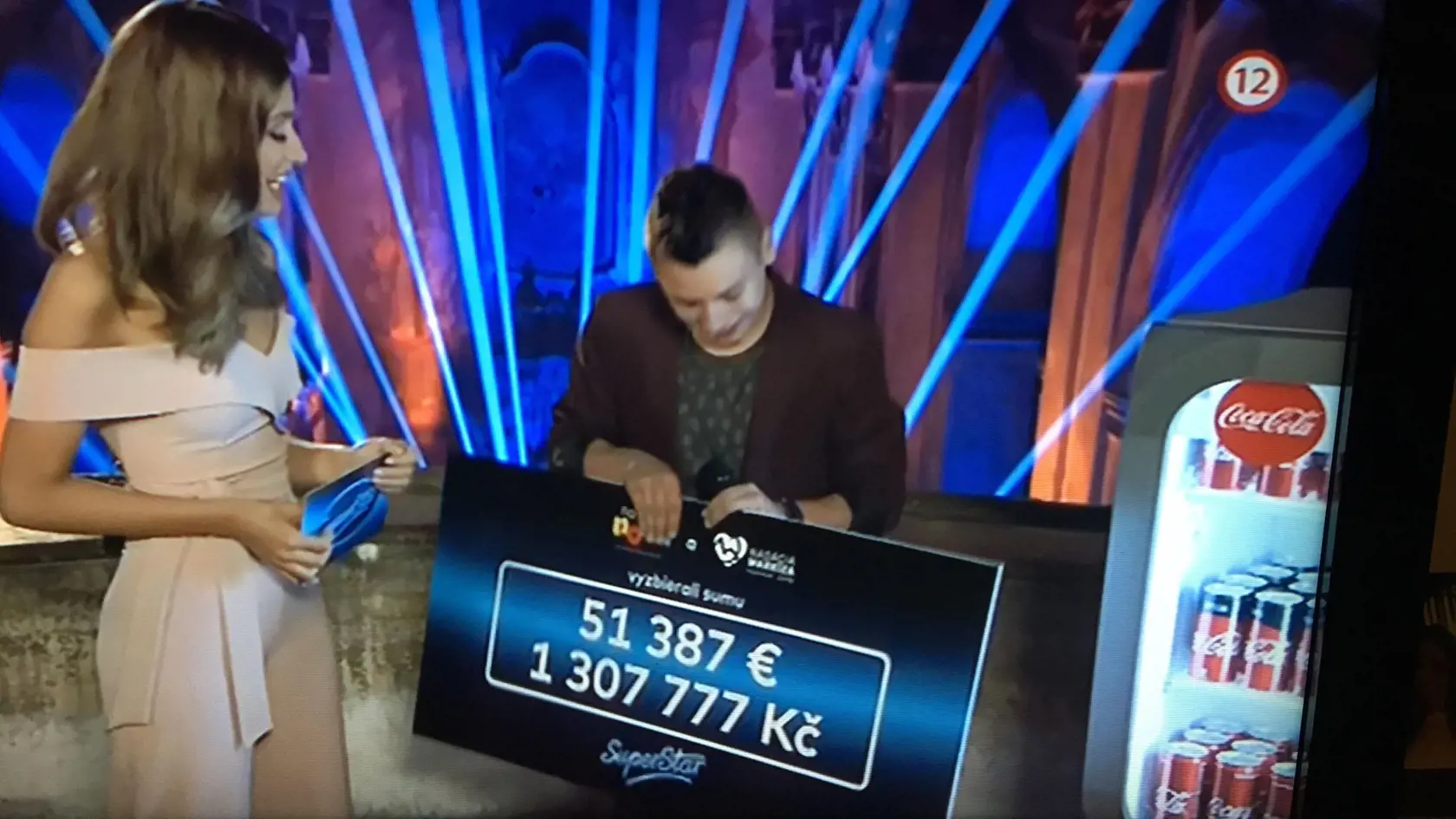 Šokovaný Lacko Angyal si prevzal šek na rozprávkovú sumu.