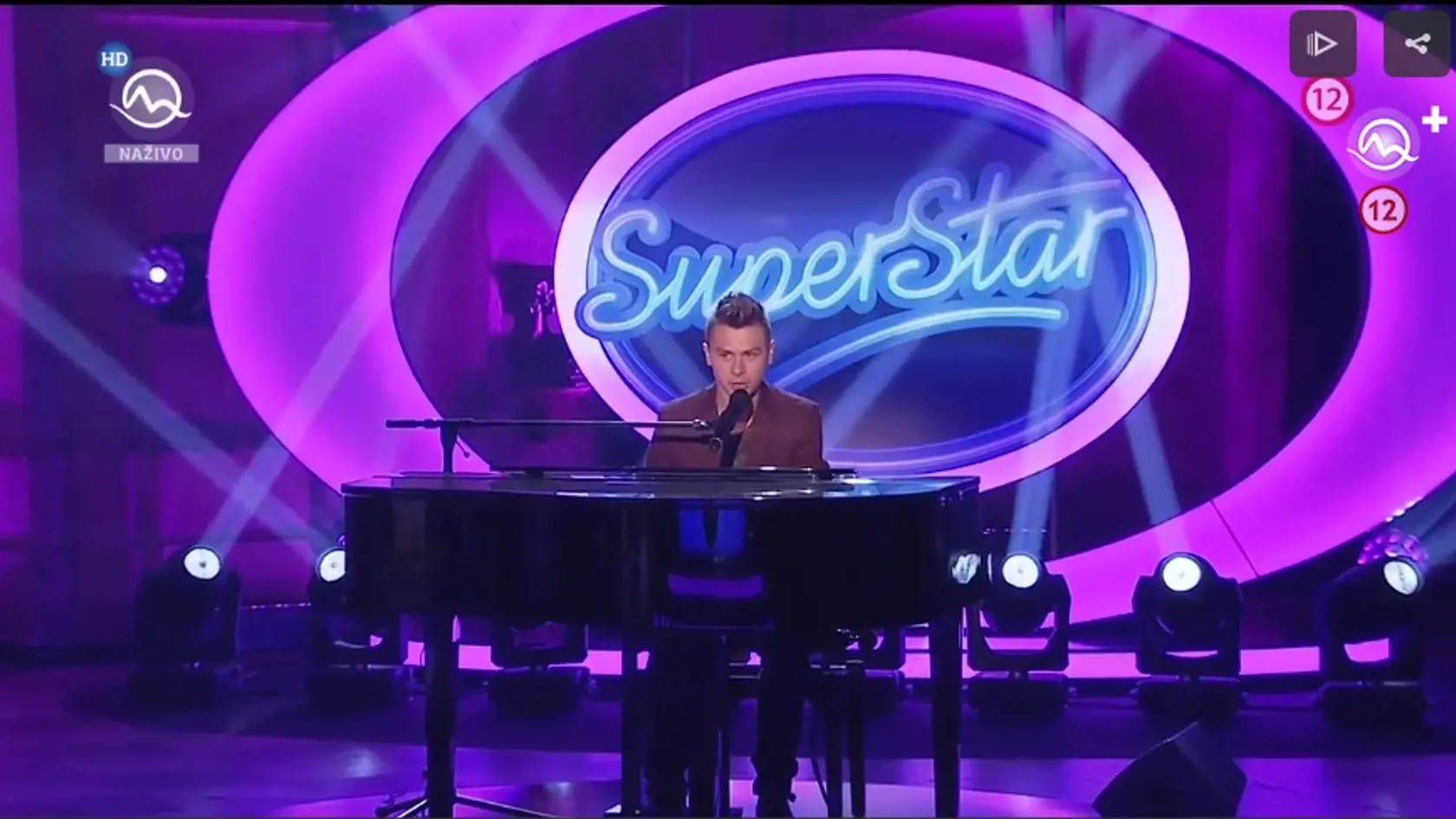 Lacko Angyal sa v SuperStar predstavil so svojou novou piesňou Krása hudby. 