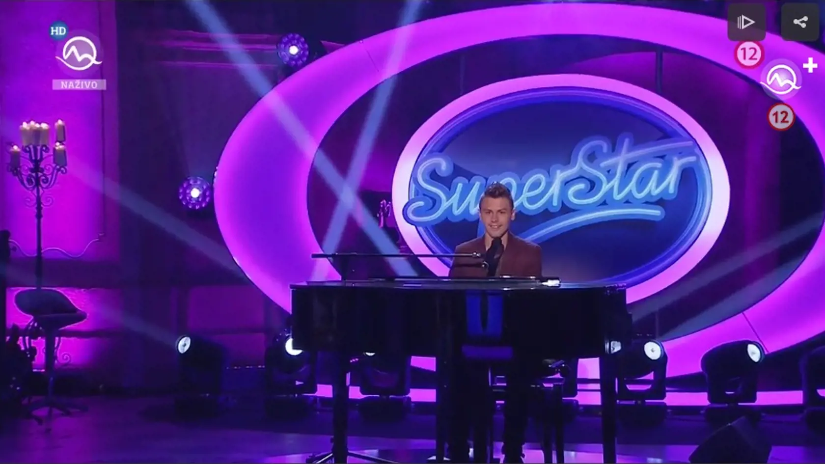Lacko Angyal sa v SuperStar predstavil so svojou novou piesňou Krása hudby. 