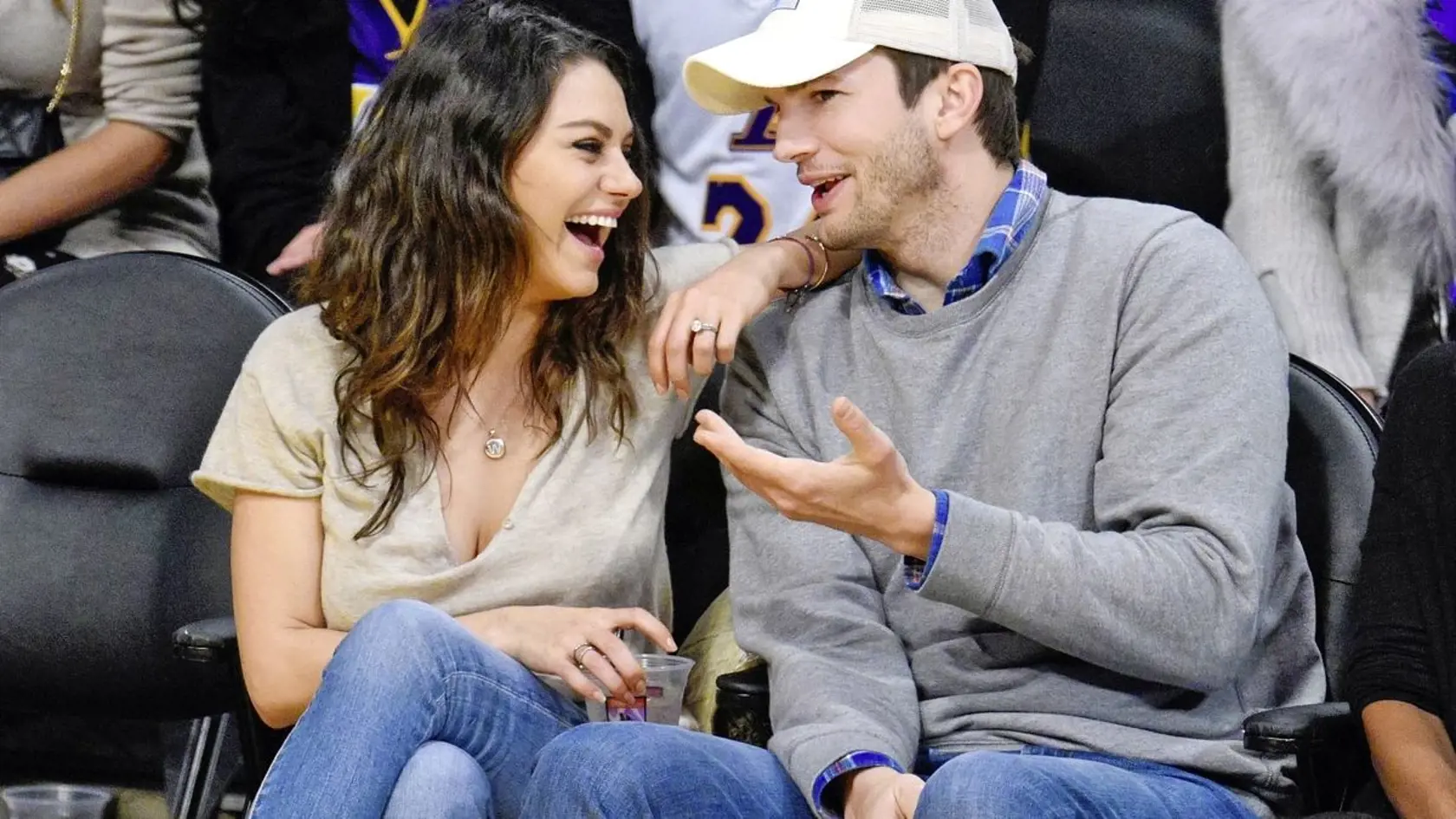 Mila Kunis je druhou manželkou Ashtona Kutchera. Rozumejú si skvelo.