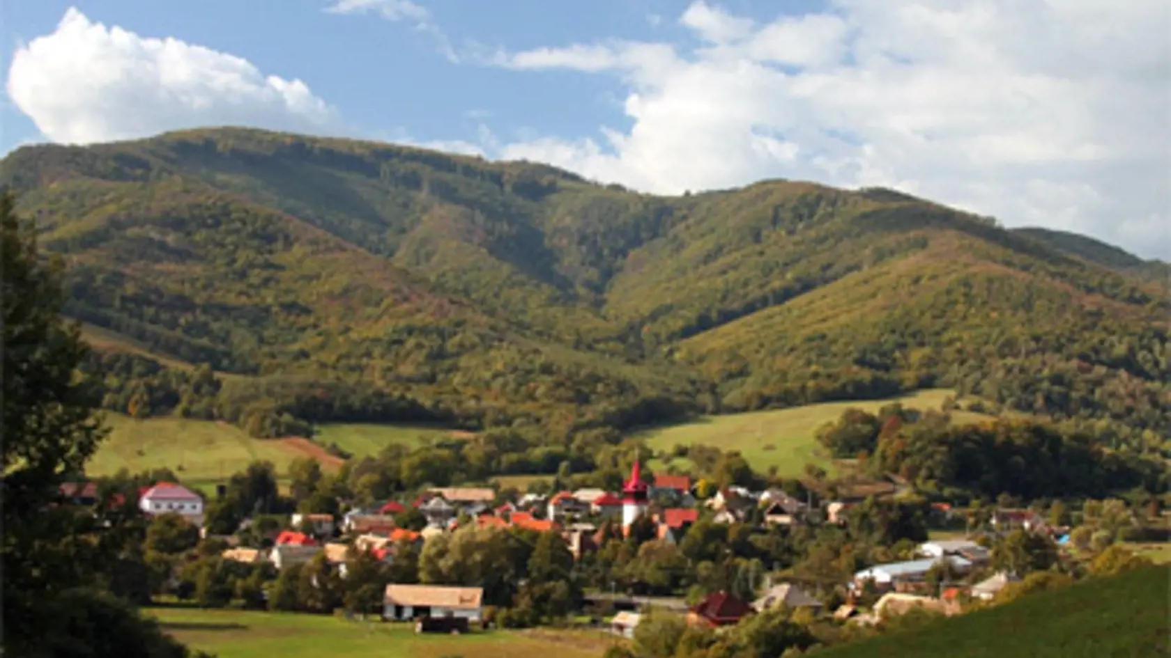 Pohľad na Rimavské Brezovo, kde spisovateľ zomrel rukou vraha a jej tam aj pochovaný.