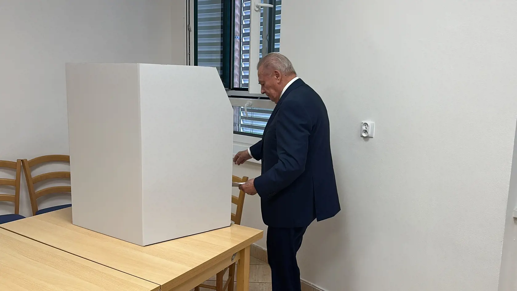 "Prišiel čas nastoliť zmierenie v spoločnosti, ale tón musia udať poslanci, členovia vlády, preniesť to do miest a obcí a tak to príde aj do rodín,“ povedal bývalý prezident SR Rudolf Schuster.