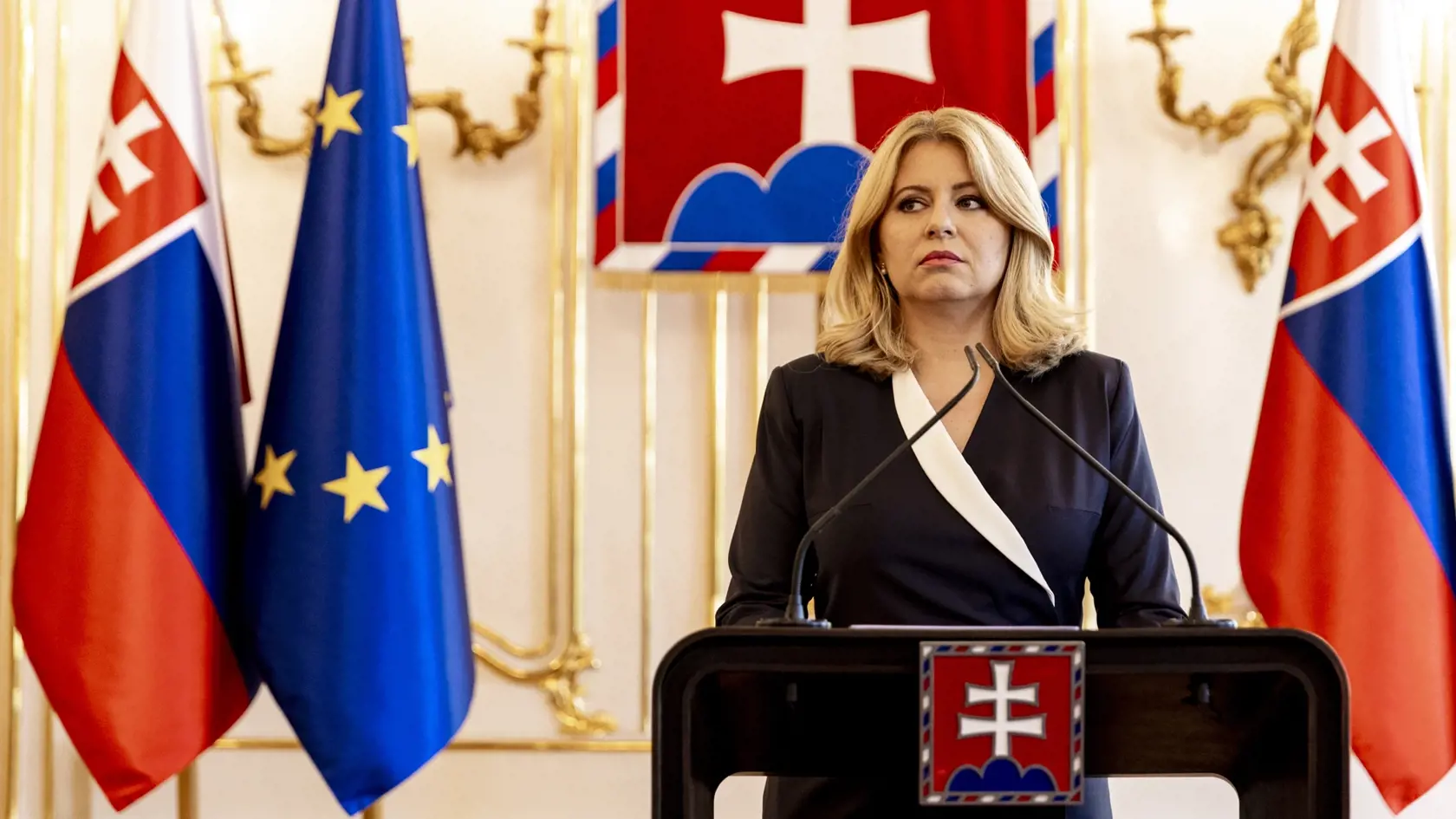 Hoci mala prezidentka v pláne odvoliť ešte pred jedenástou hodinou, podľa informácii TV Markíza jej ochranka zisťovala, komu patrí podozrivý batoh, ktorý sa našiel pri volebnej miestnosti, kde mala odovzdať svoj hlas. Napokon prezidentka odvolila až krátko predpoludním!