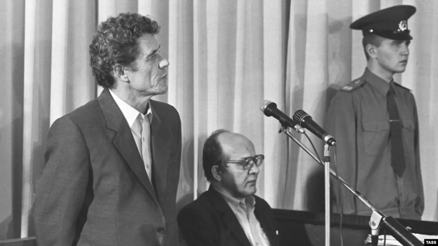 Viktor Brukhanov pred súdom po černobyľskej havárii.