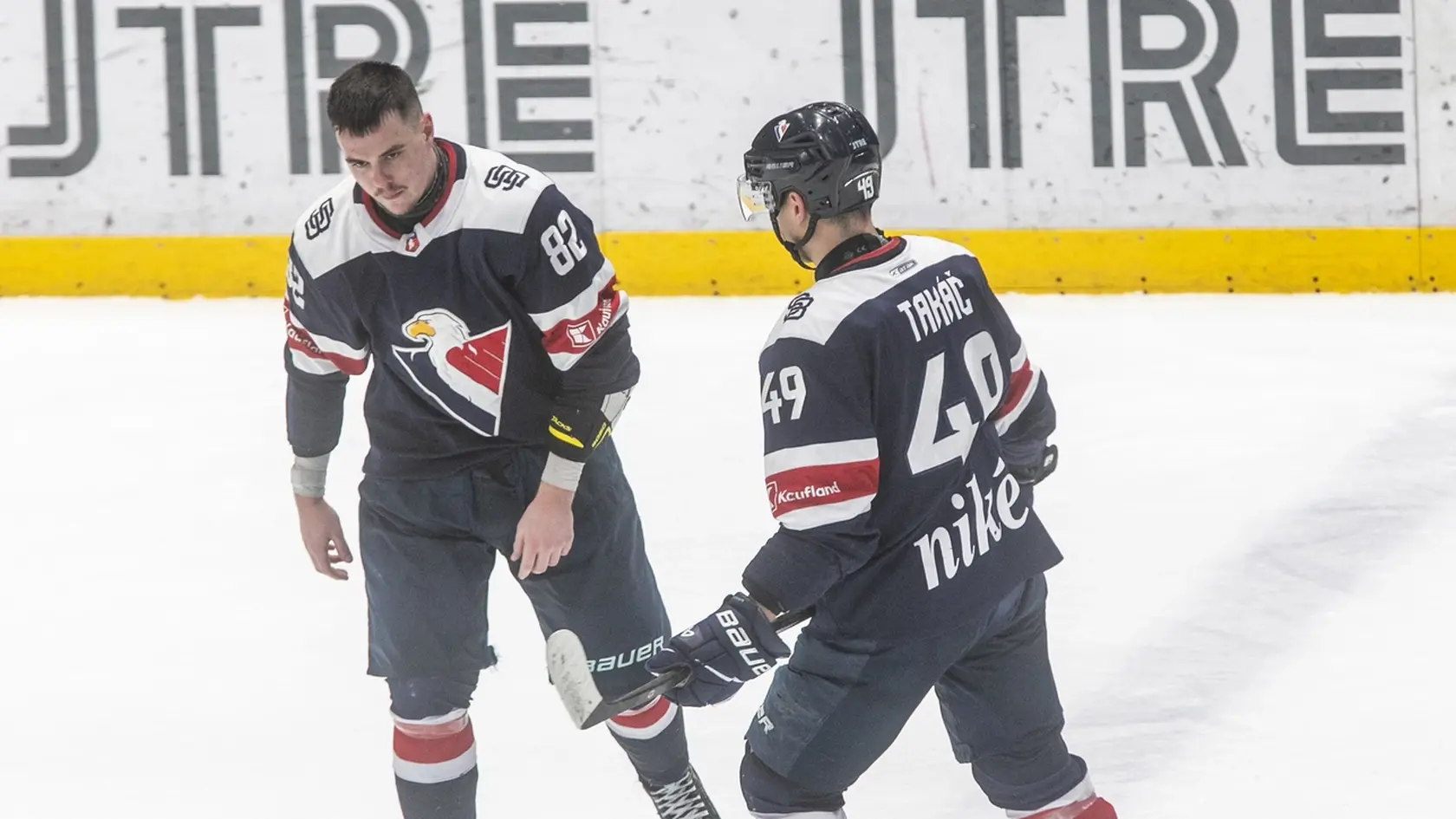 Firma JTRE majiteľa Petra Korbačku dostala HC Slovan Bratislava zo straty do zisku, hoci belasí vypadli v predkole play-off extraligy s HKM Zvolen, pričom konečné 9. miesto bolo pre nich najhoršie v histórii.