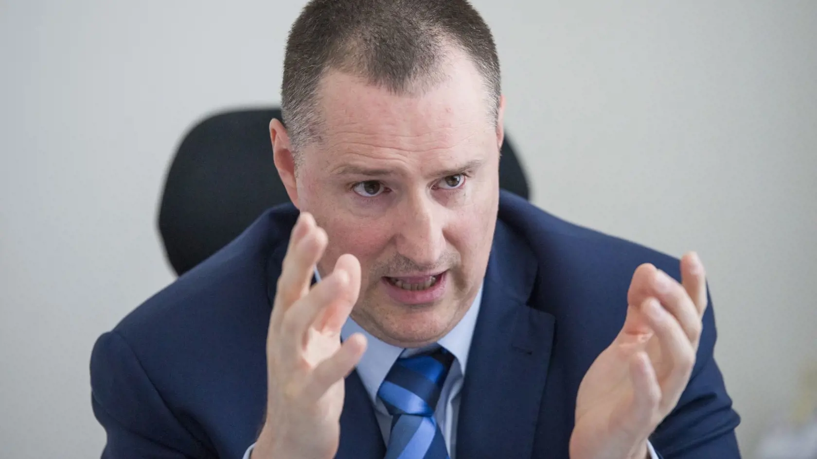 Na snímke námestník Generálneho prokurátora SR Peter Šufliarsky počas neoficiálneho stretnutia s novinármi k prípadu Vladimíra Weissa mladšieho 16. mája 2017 v Bratislave. FOTO TASR - Jakub Kotian