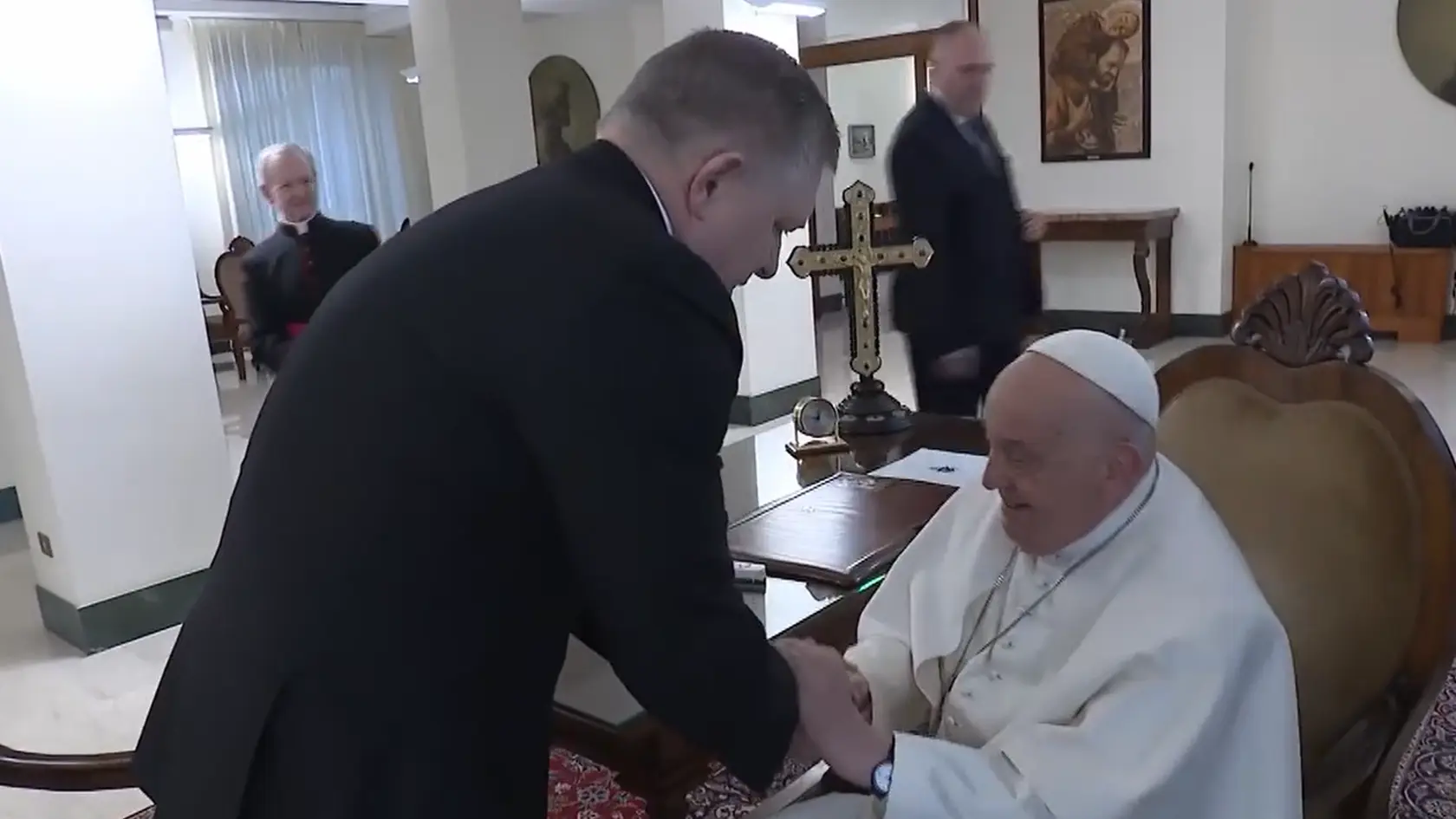 Premiéra Fica čakalo u papéža Františka vrúcne privítanie. 