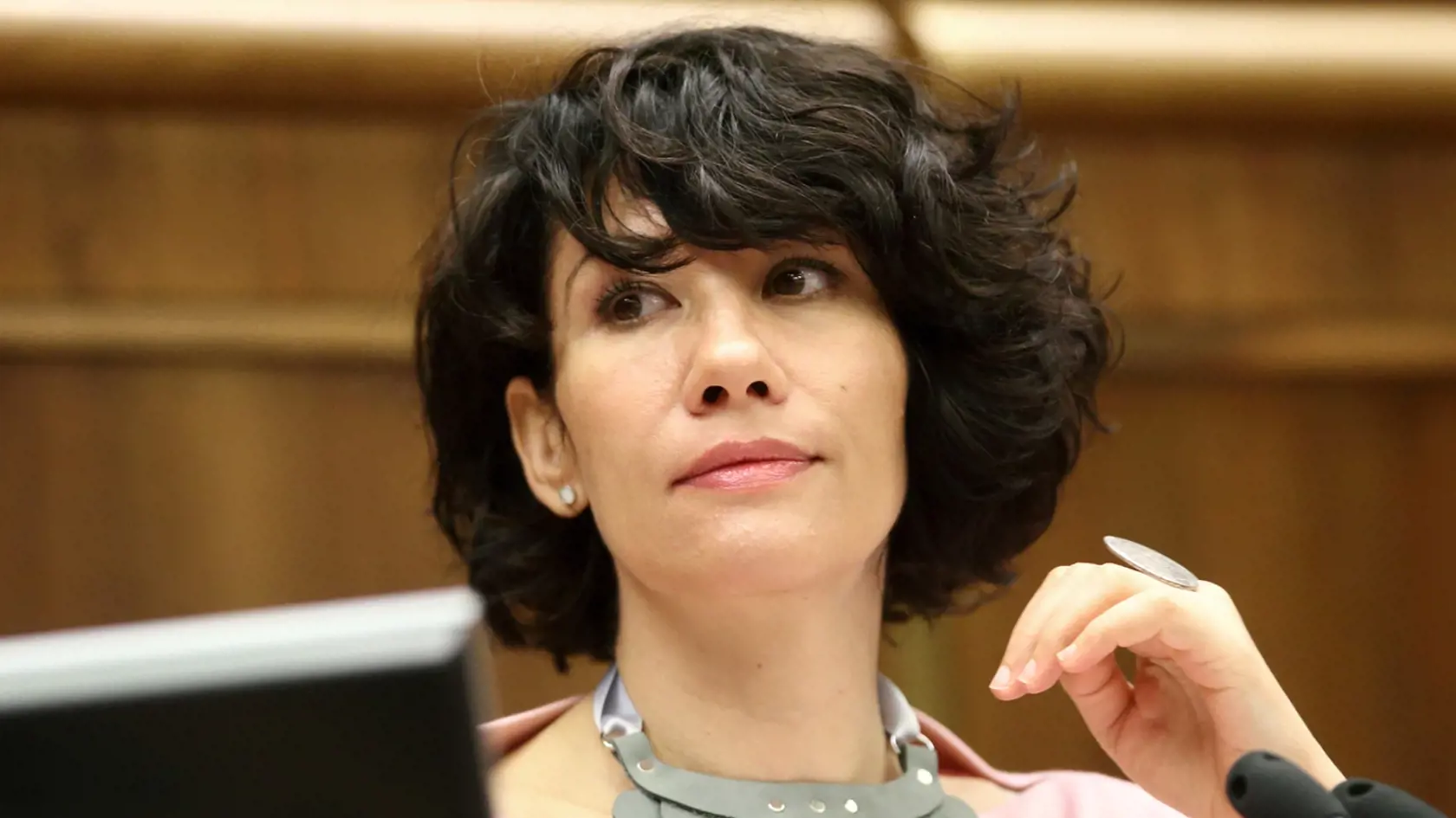 Podpredsedníčka parlamentu Lucia Nicholsonová si chcela kopnúť do kolegu Bugára.