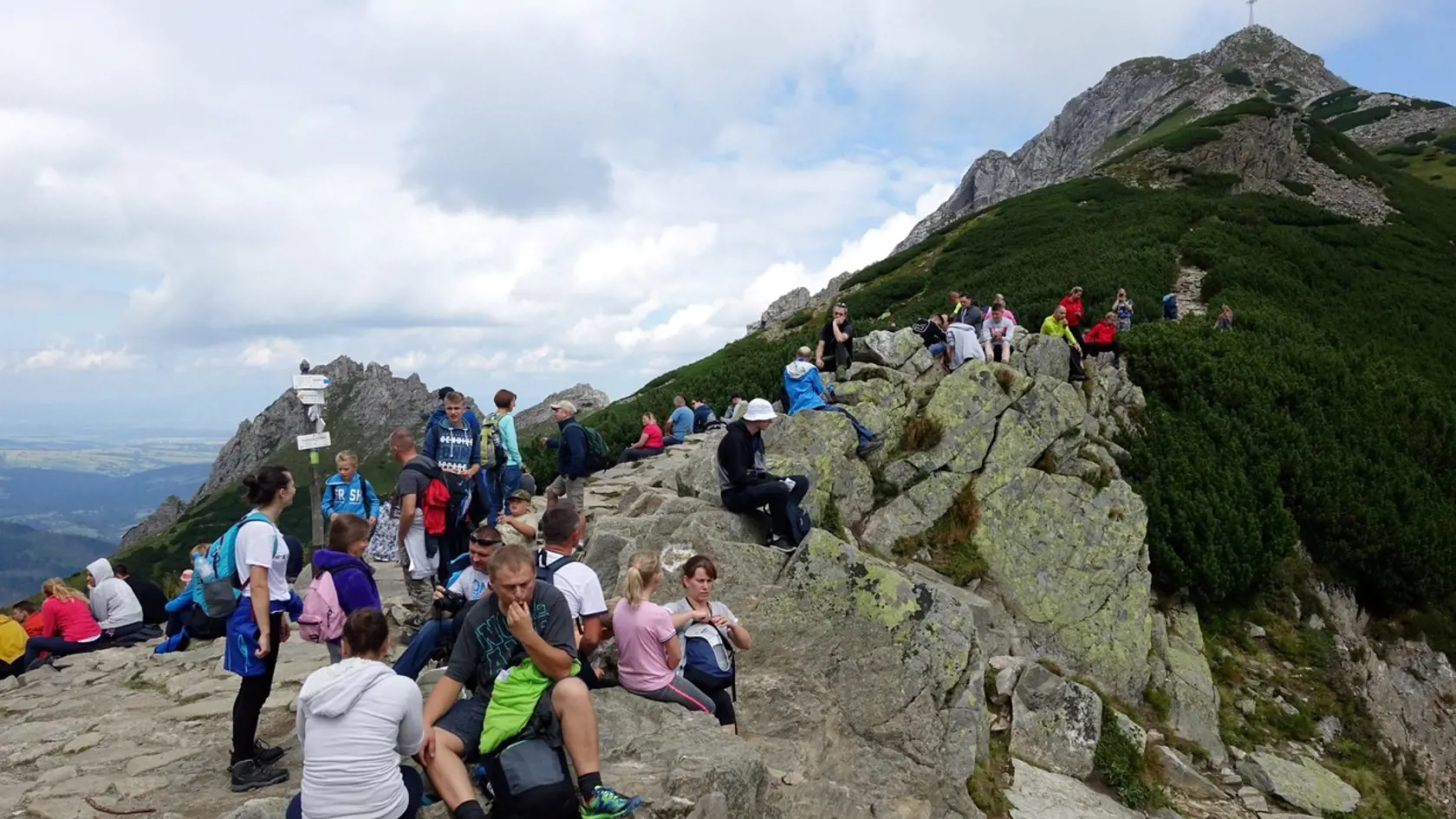 Poľský vrch Giewont, do ktorého pred 2 rokmi udierali smrtiace blesky. Podľa všetkého ich pritiahol masívny železný kríž.
