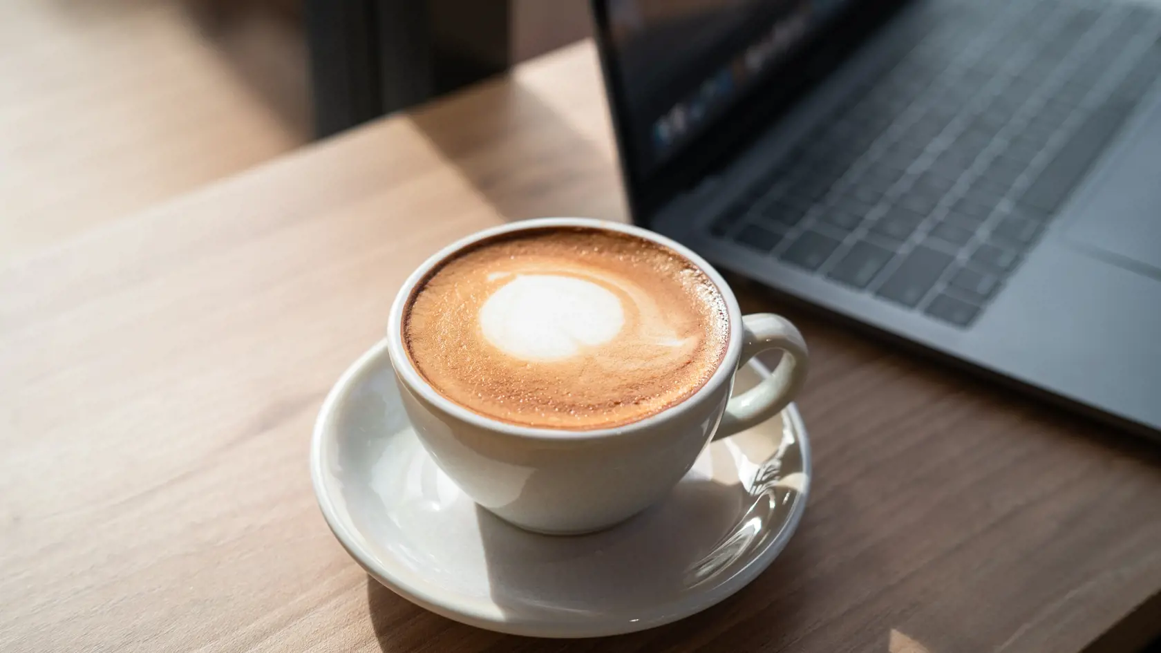 Close-up,Of,Hot,Coffee,Latte,With,Latte,Art,Milk,Foam