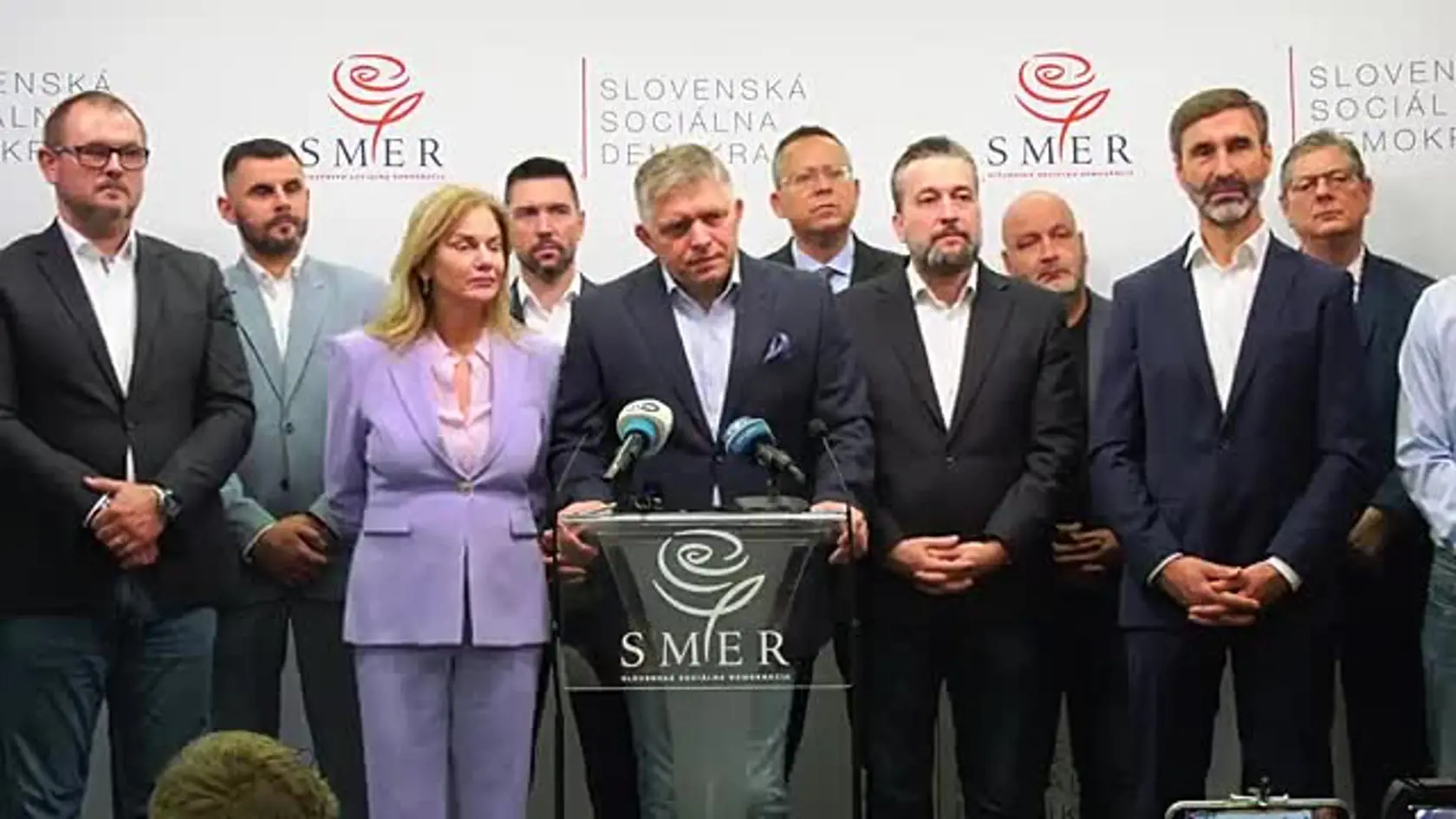 Robert Fico na prvej povolebnej tlačovke, kde oznamuje výmenu policajného prezidenta a špeciálneho prokurátor.