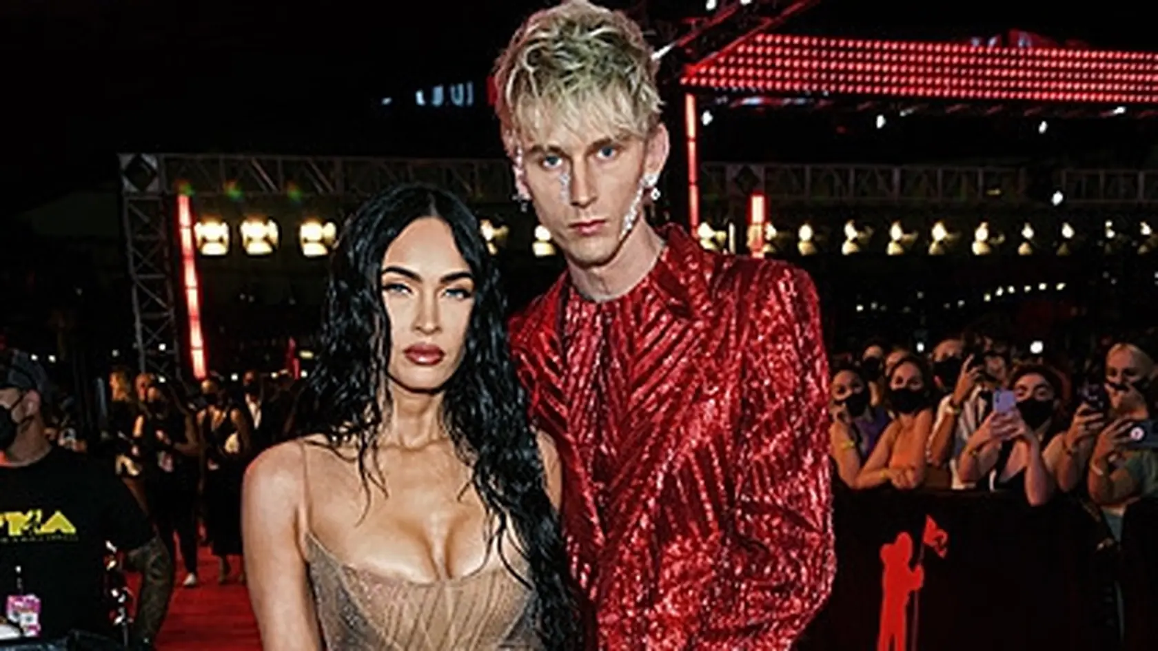 Megan Fox (38) Machine Gun Kelly (34)
