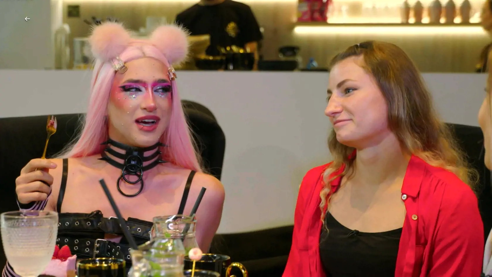 Adam na sociálnej sieti priznal, že počas natáčania bol opitý.