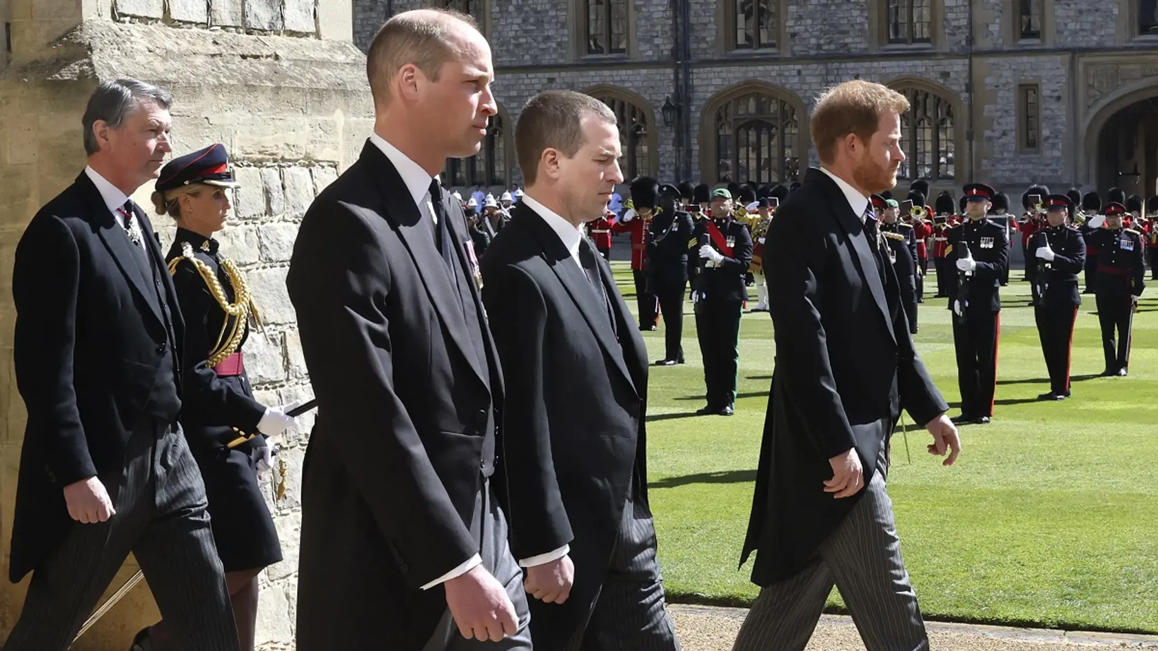 Britská kráľovská rodina sa na hrade Windsor poslednýkrát rozlúčila s princom Philipom