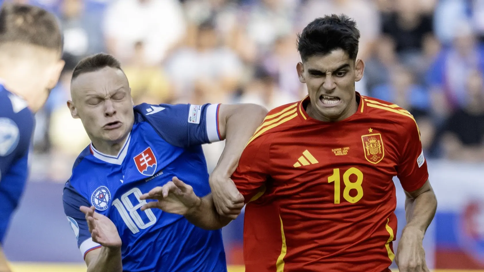 Na snímke vľavo Nino Marcelli (Slovensko) a vpravo Gerard Martin (Španielsko) v súboji.