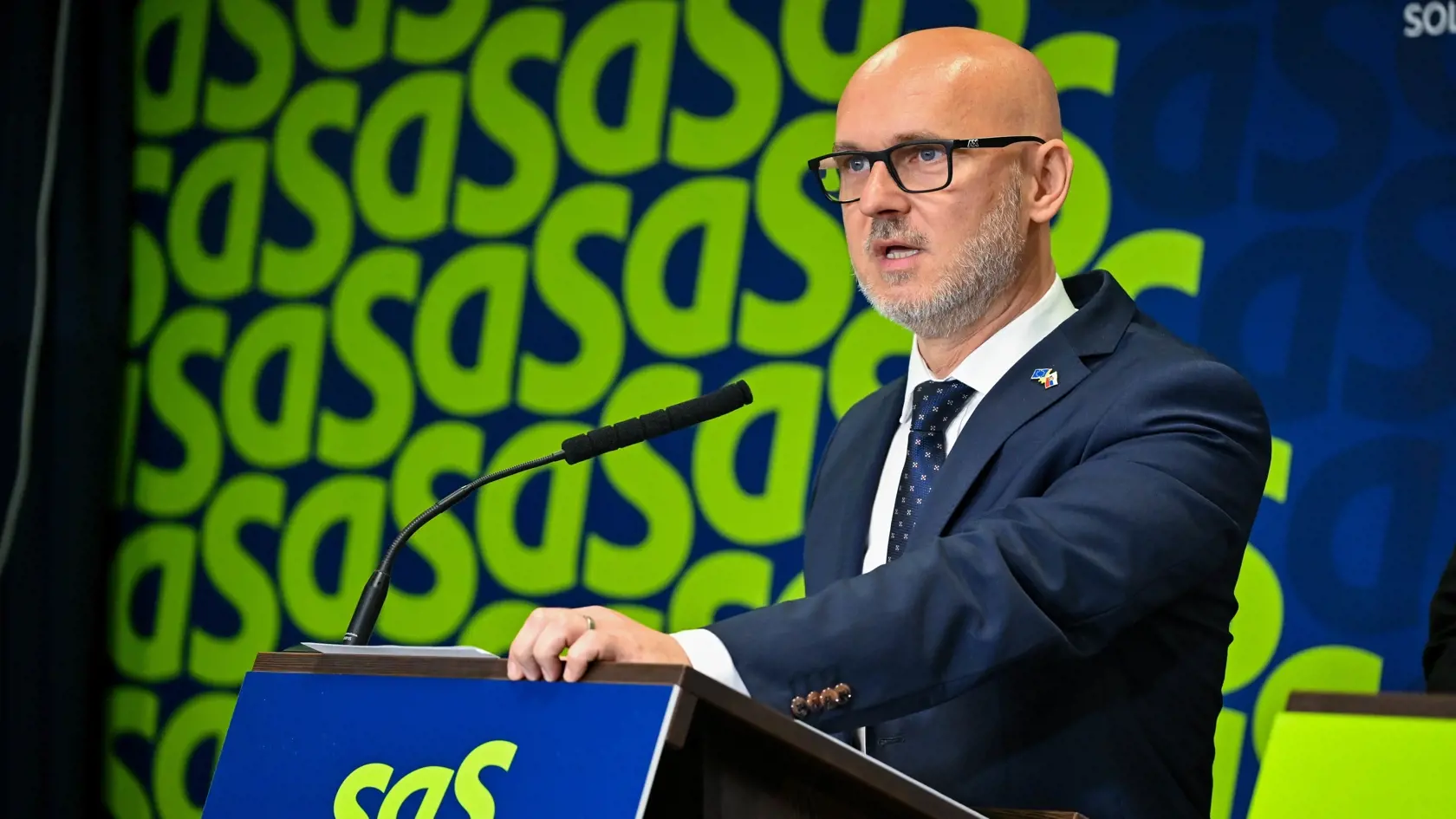 Predstava, že návrh SaS, ktorý strana včera verejne odkomunikovala, zabráni sporom medzi samosprávami a centrálnou vládou, je podľa ÚMS ilúziou. Problém spôsobený zavedením daňového bonusu je možné vyriešiť jednoduchou zákonnou úpravou, ktorá zaviaže štát kompenzovať samosprávam prechodný výpadok príjmov v dôsledku legislatívnych zmien.