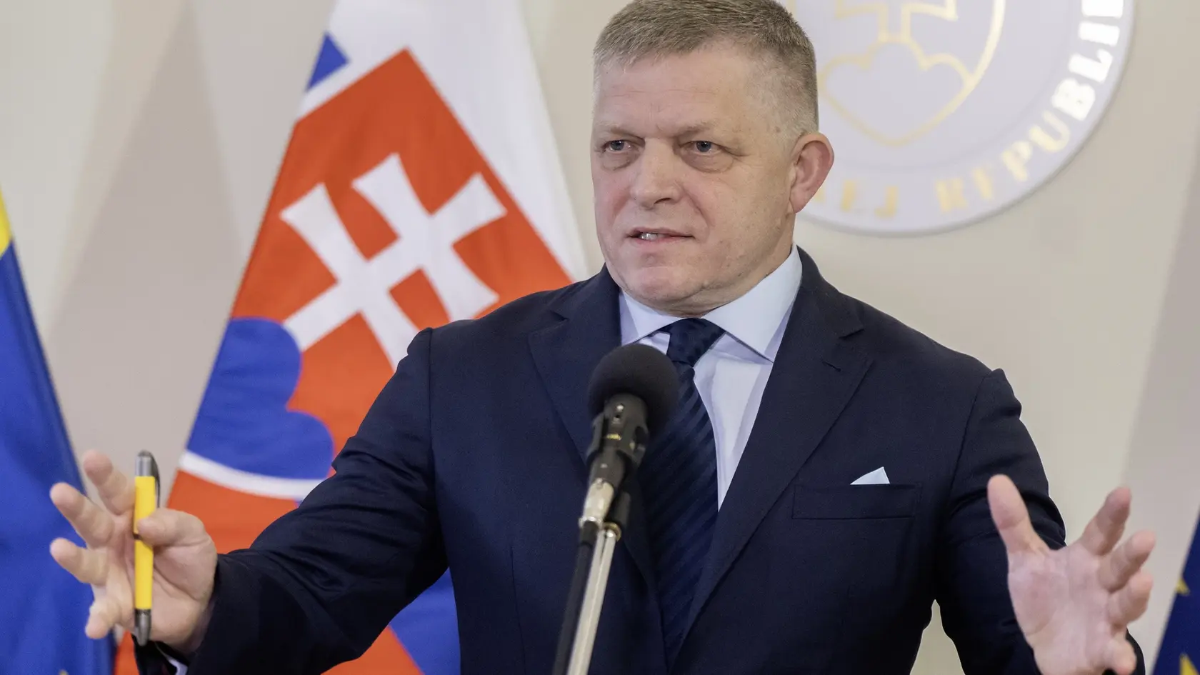 Na snímke predseda vlády SR Robert Fico (Smer-SD) počas vyhlásenia po skončení 91. schôdze Vlády SR v Bratislave v stredu 28. mája 2025. FOTO TASR - Martin Baumann