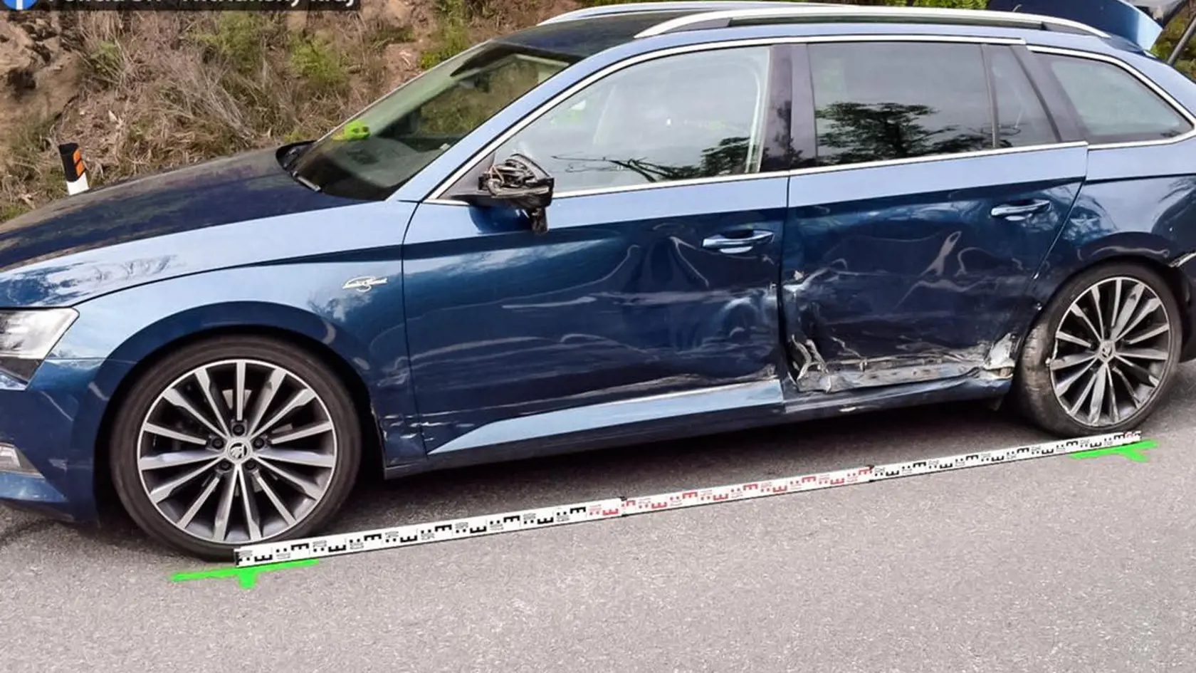 Náraz do tohto auta sa mladučkému motorkárovi stal osudným.