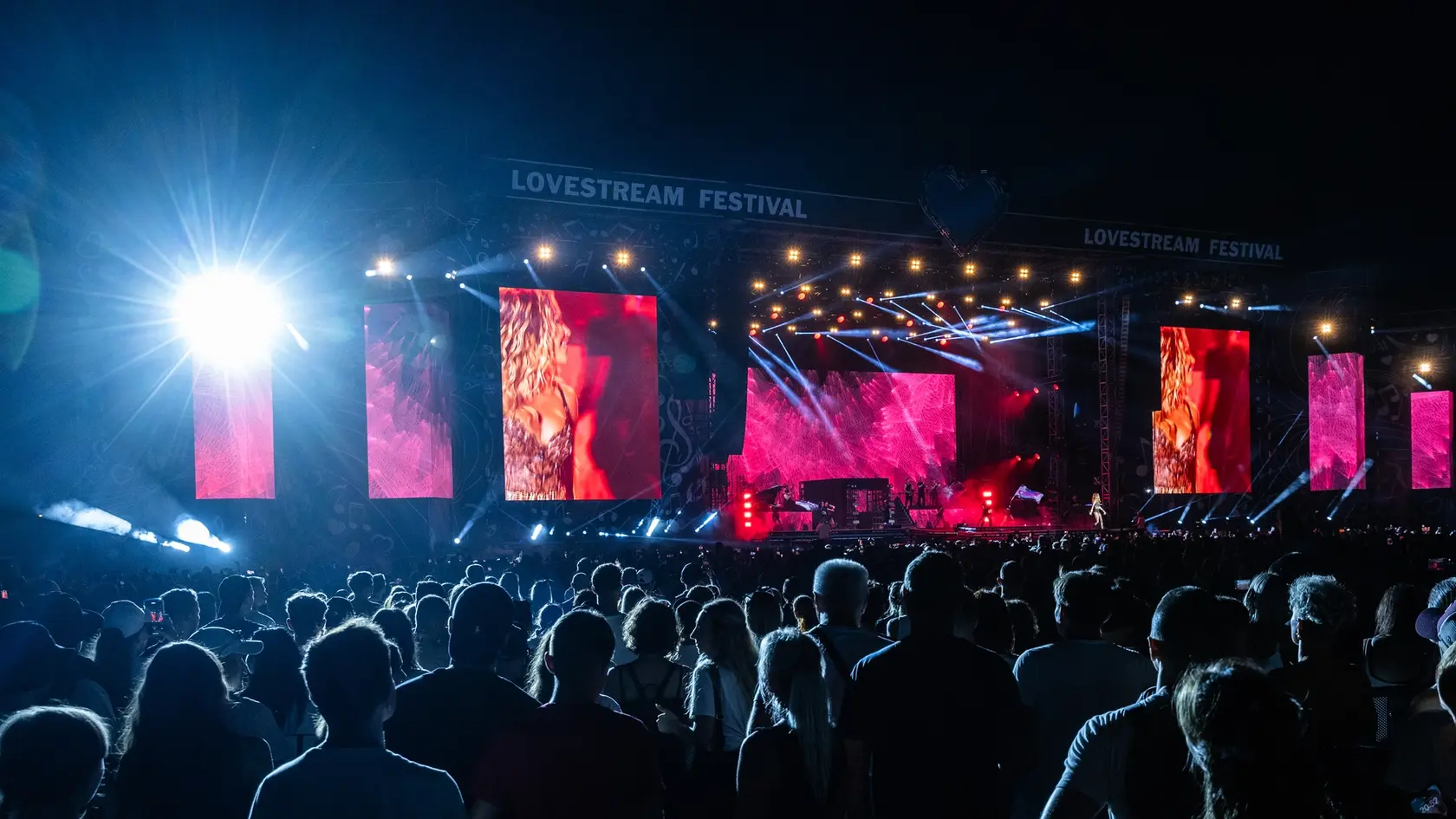 Bratislavské Vajnory - Na starom letisku vystaval rozsiahly areál tretí ročník festivalu Lovestream.