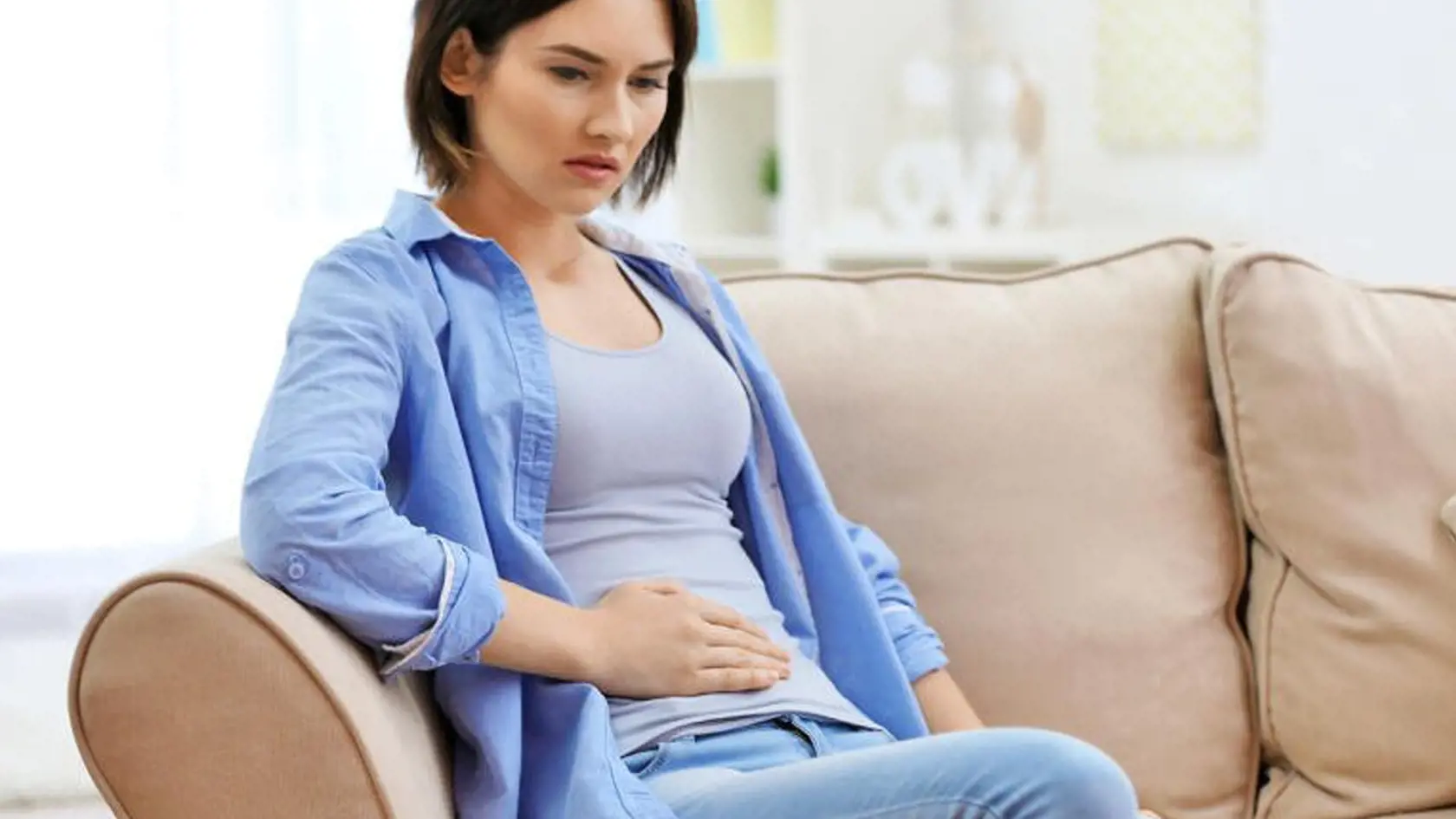 Podľa Centra pre kontrolu a prevenciu chorôb možné symptómy adenovírusu zahŕňajú: akútna gastroenteritída (zápal žalúdka alebo čriev spôsobujúci hnačku, vracanie, nevoľnosť a bolesť žalúdka) 
bežné prechladnutie alebo príznaky podobné chrípke, horúčka, bolesť hrdla, ružové oko, zápal pľúc.