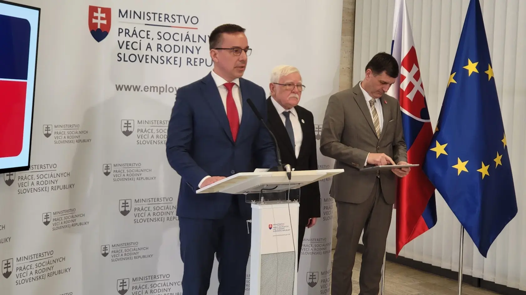 Minister práce Erik Tomáš.