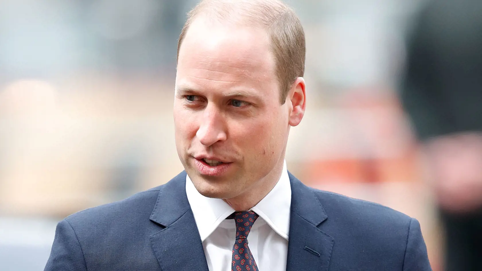 Princezná Diana a princ Charles, rodičia dnešného vojvodu z Cambridgea, sa ho pomerne dlho snažili chrániť pred zistením, aký kráľovský osud ho čaká. 