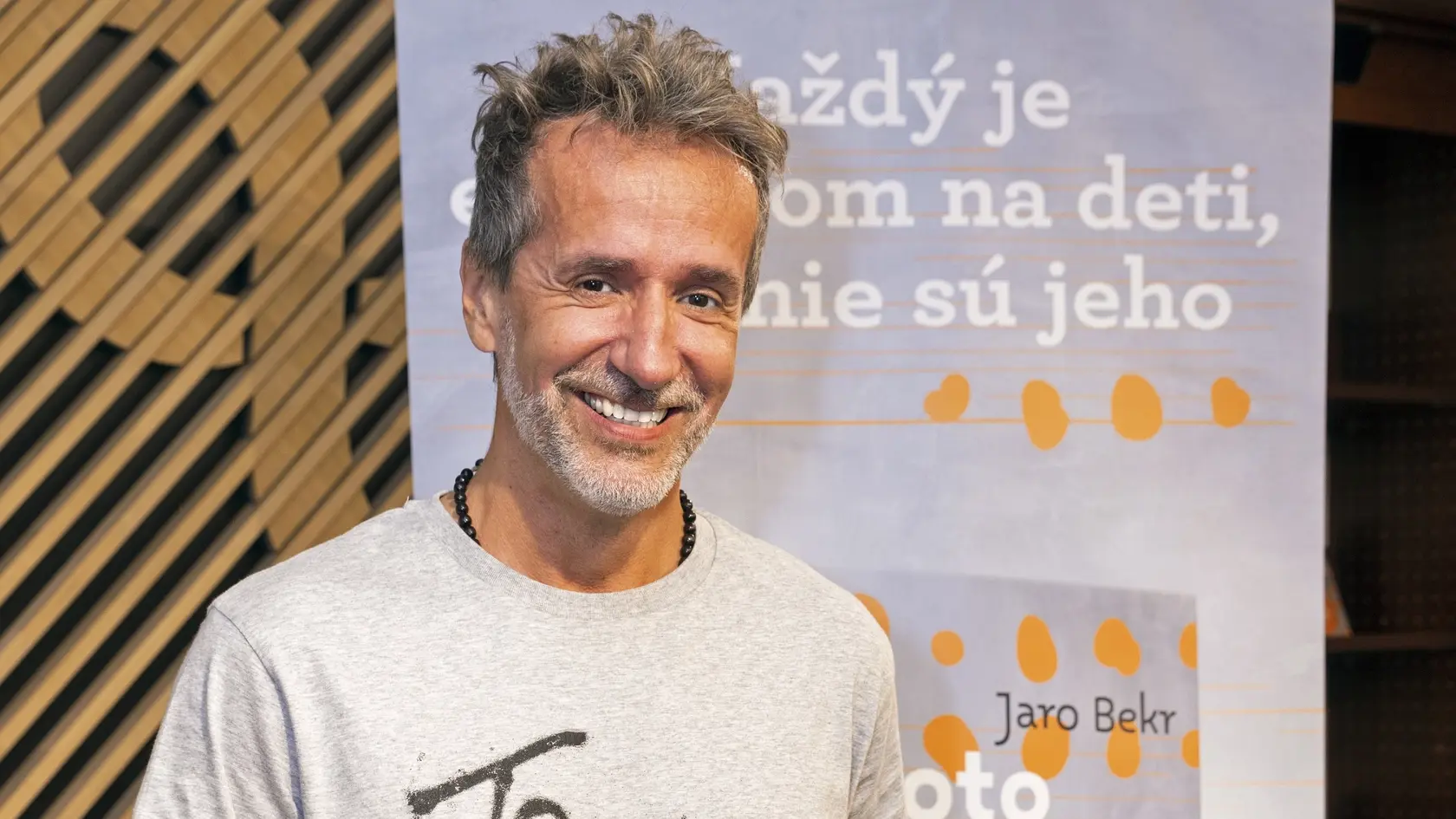 Jaro Bekr: Je šťastným otcom dvoch detí, takže vo svojej knihe mal z čoho čerpať.