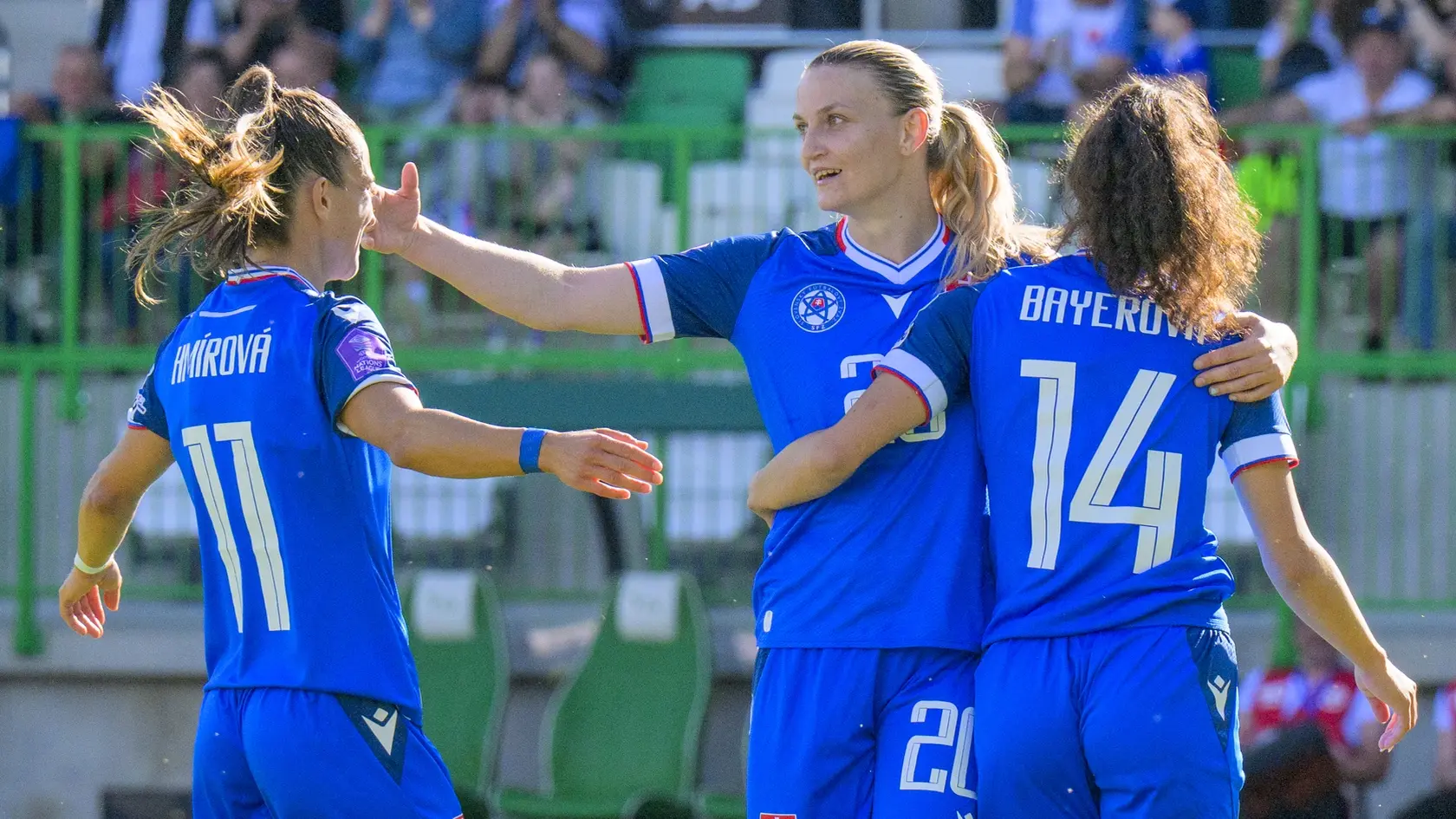 Radosť futbalistiek Sloveniek z gólu.