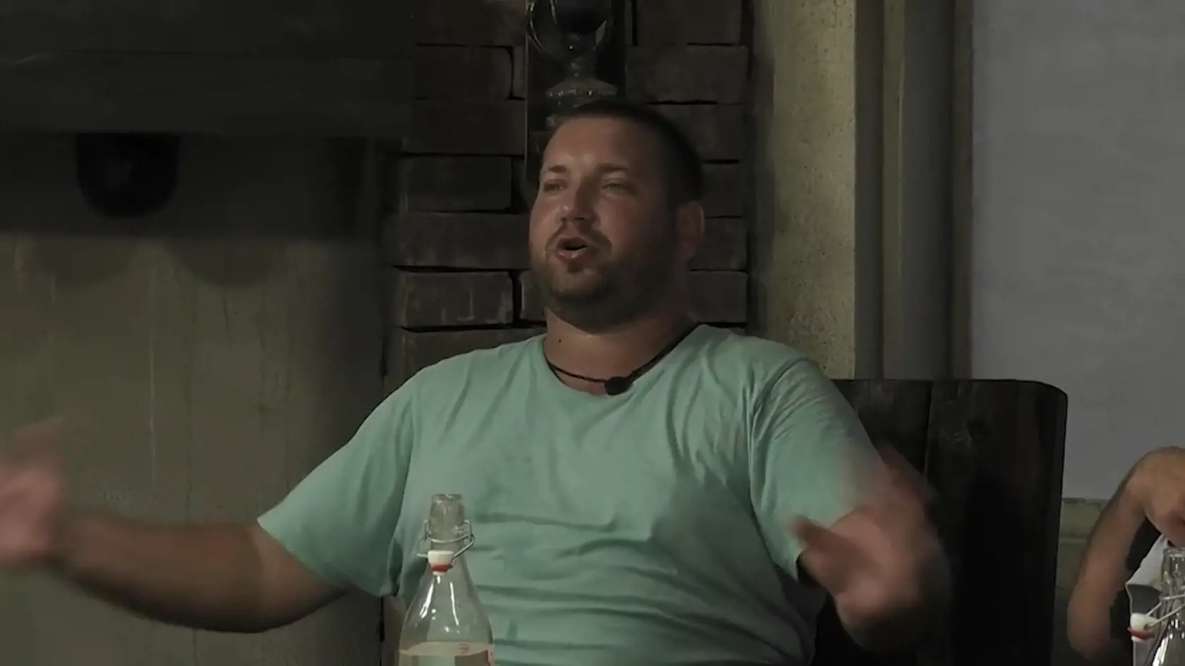 Janko si na Farme poriadne vypil.