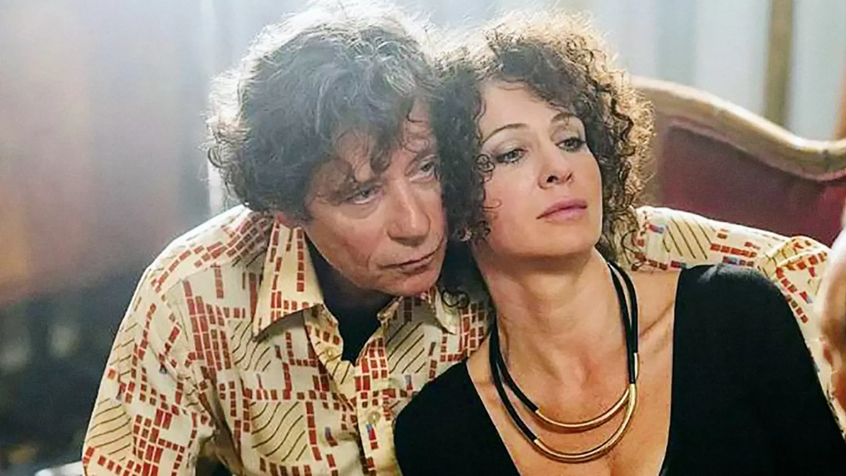 Vo filme Pražské orgie hovorí perfektnou angličtinou. O ruskej herečke Xénii Rappoportovej hovorí ako o inteligentnej žene, otvorene vyjadrujúcej nesúhlas s politikou Putina. Mali si čo povedať aj mimo pľacu.