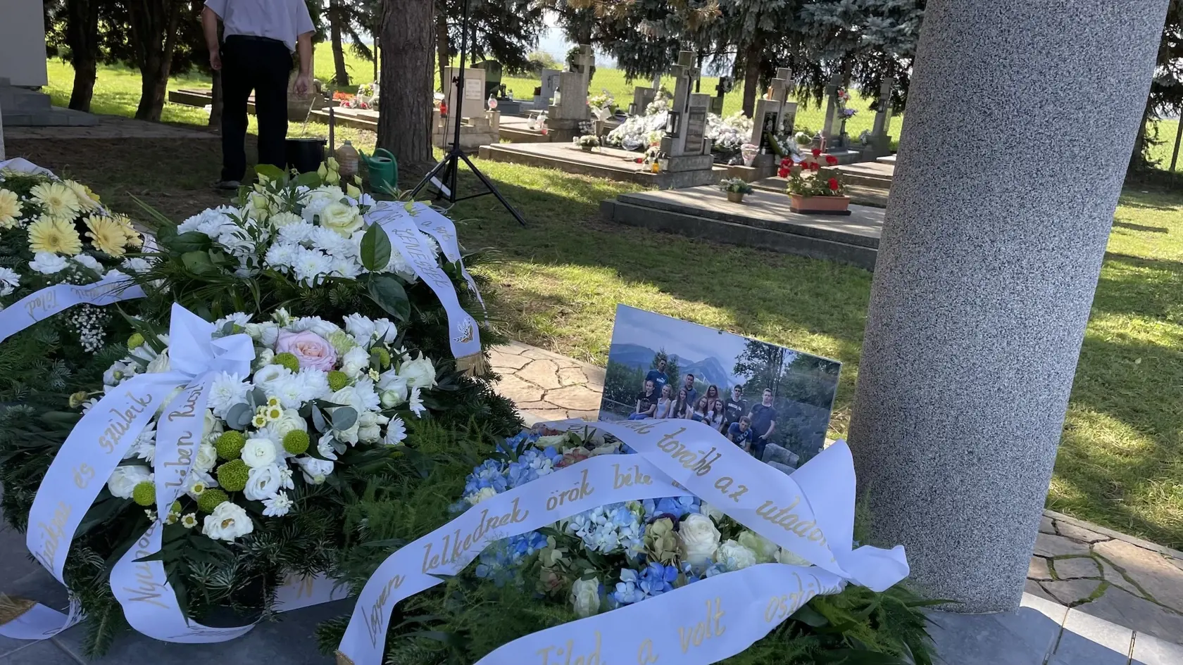 S Richardom sa prišlo rozlúčiť okolo 600 ľudí.