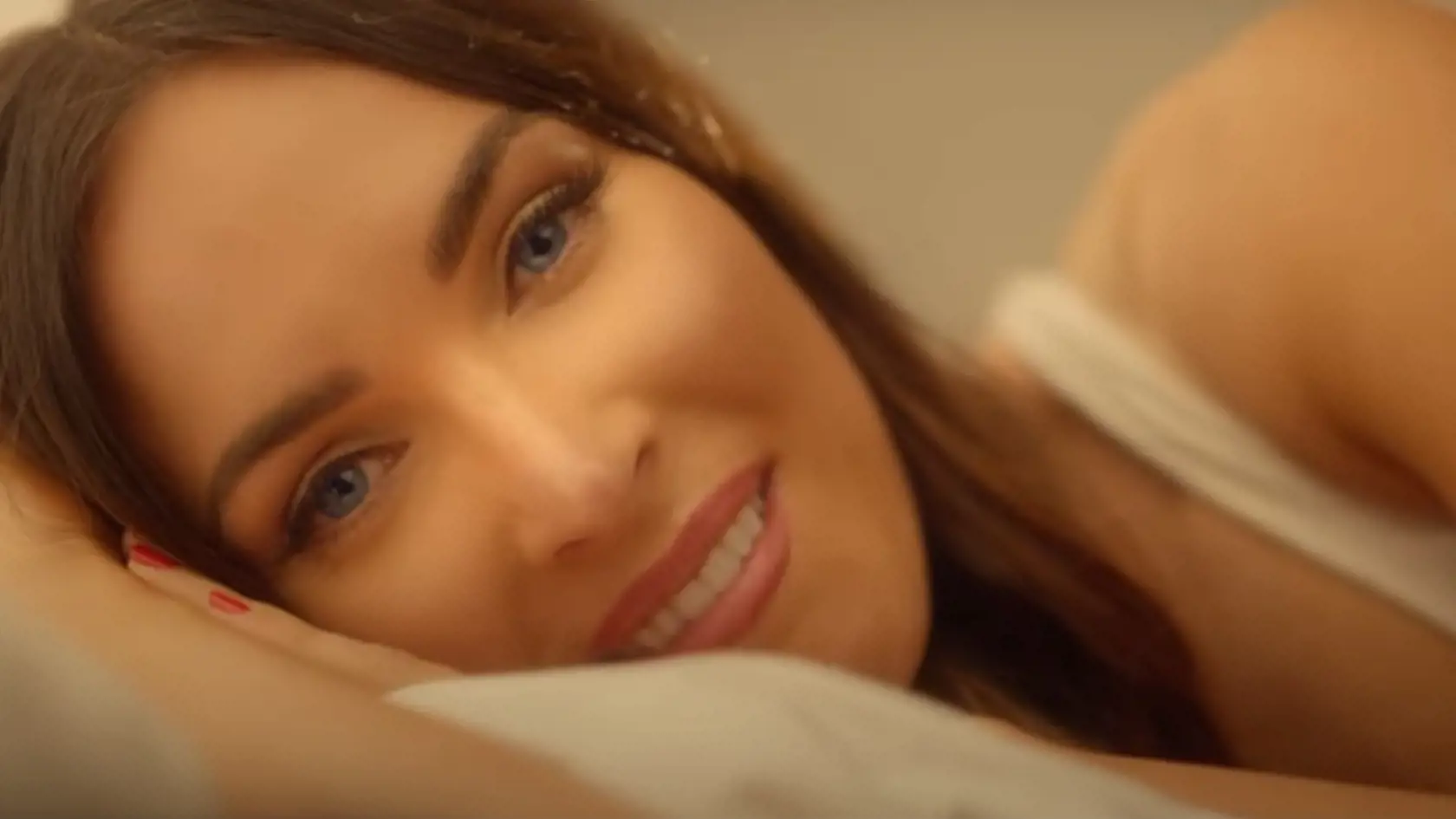 Nie je za tým nevera: Meghan Foxová v sexi videoklipe rapera Machine Guna Kellyho. Špekuluje sa o romániku. Brian dementoval, že by bola za ich rozchodom nevera.