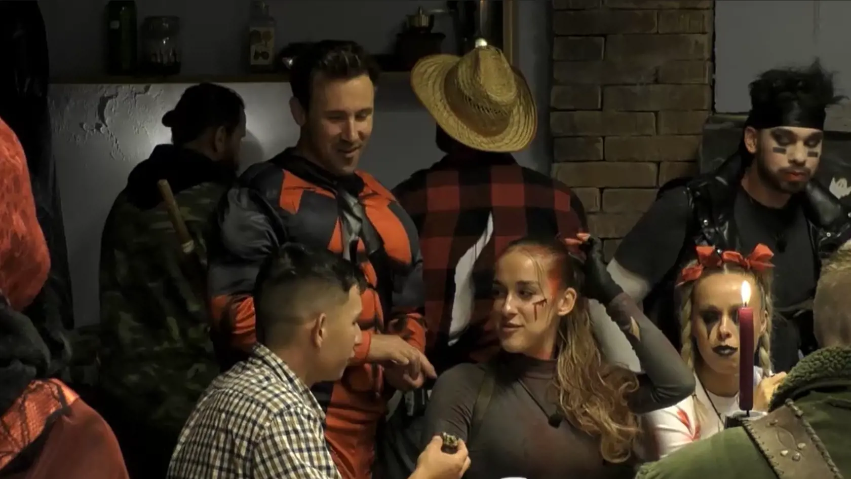 Halloweenska párty na Farme.