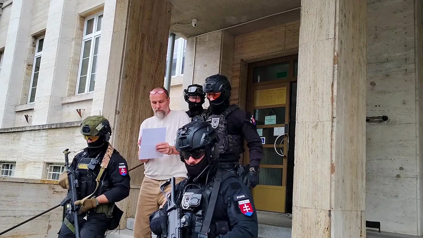 Polícia koncom minulého týždňa na hraničnom priechode Jarovce - Kittsee zaistila viac ako deväť kilogramov kokaínu v hodnote vyše jedného milióna eur. Polícia pri akcii zadržala 53-ročné Mariána, ktorý sa v stredu postavil pred súd.