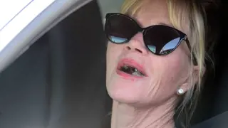 Melanie Grifith miloval kedysi Antonio Banderas. Jej krásu však už dávno odniesol čas a dnes naživo vyzerá horšie než jej rovesníčky.