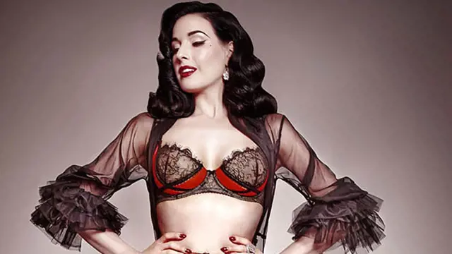 Dita von Teese predvádza svoju novú kolekciu spodnej bielizne. 