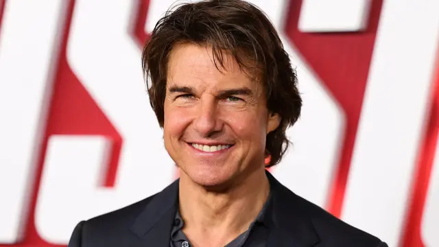 Tom Cruise je najnovšie spájaný so známou 36-ročnou herečkou. S kráskou ho totiž prichytili v Londýne, keď vystúpili z Tomovho vrtuľníka.