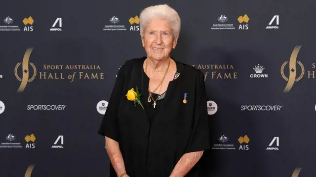 Dawn Fraser v novembri tohto roku v Melbourne. 