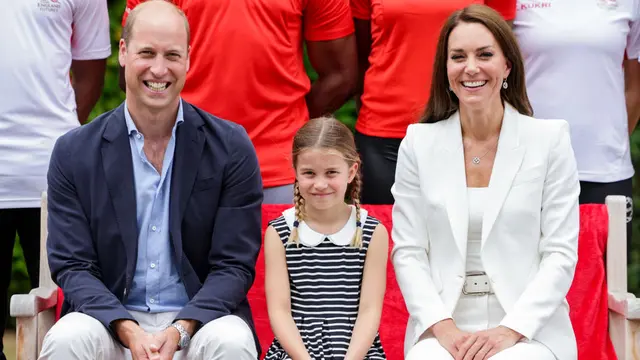 Dcéra princa a princeznej z Walesu je na očiach verejnosti už od narodenia, no v posledných rokoch začali jej módne kúsky vzbudzovať osobitý obdiv. Princezná Charlotte zdedila štýl po mame!