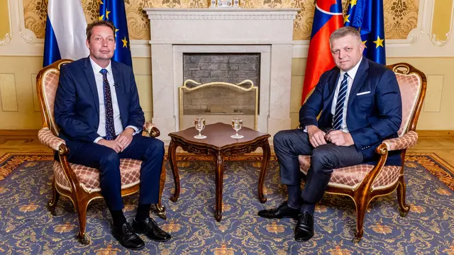 Noro Dolinský v rozhovore s premiérom Robertom Ficom dva dnipred prvým výroťím atentátu na premiéra z 15. mája 2024.
