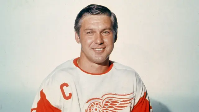 Legenda Detroitu a NHL Alex Delvecchio zomrel vo veku 93 rokov. 