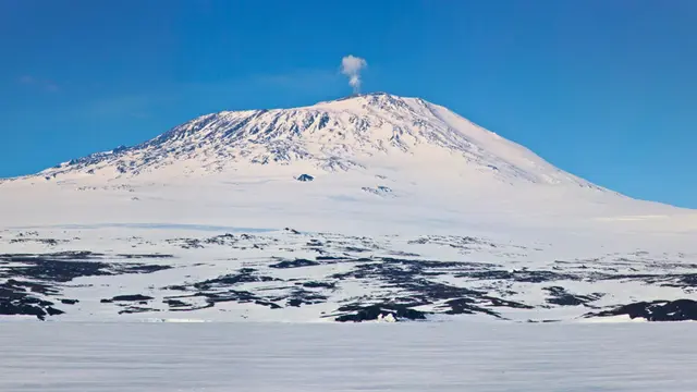 Mount,Erebus,,Antarctica.,Panoramic,Composite.