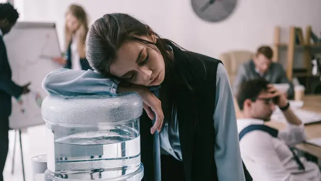 Po prebdenej noci sa nemusíte cítiť ako zombie, skúste 7 správnych krokov a deň zvládnete s ľahkosťou.