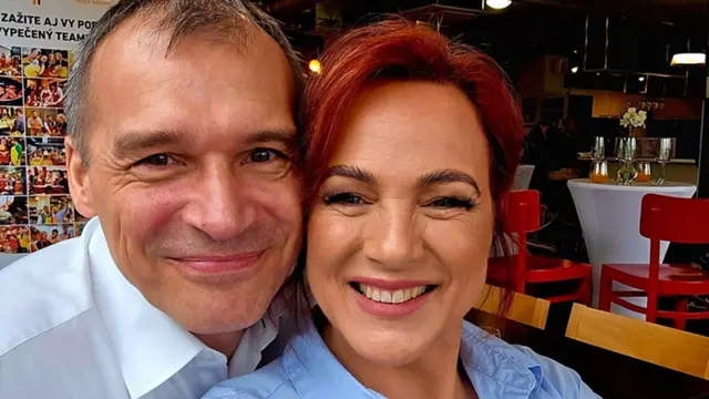 Adriana Kneissl so svojím rakúskym manželom Christianom ešte ako ryšavka