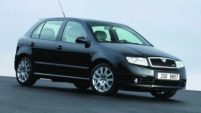 Športová Fabia RS prvej generácie mala motor 1,9 TDI-PD (95 kW / 130 k) a dosahovala rýchlosť 206 km/h