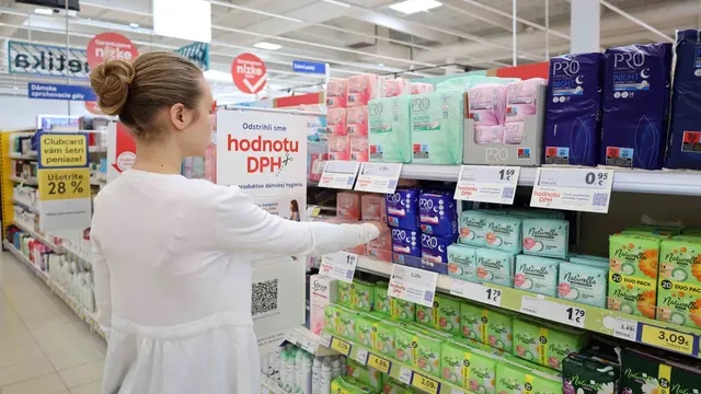 Reťazec Tesco už minulý rok znížil cenu vložiek a tampónov vlastných značiek ProFormula o hodnotu DPH, čím pomohol zákazníčkami ušetriť doposiaľ už 110-tisíc eur.