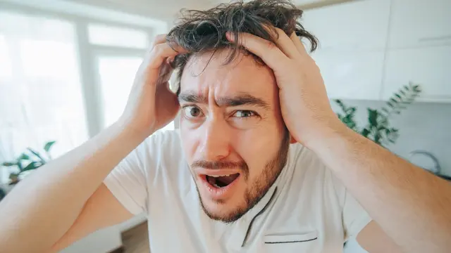 Starnutie a ovísanie tváre výrazne urýchľuje používanie smartfónov. Prečo? 