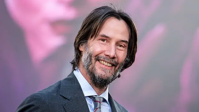 FOTO Fešák Keanu Reeves ukázal šedivú priateľku: Na plastiky tváre kašle a aha ten MEGA výstrih