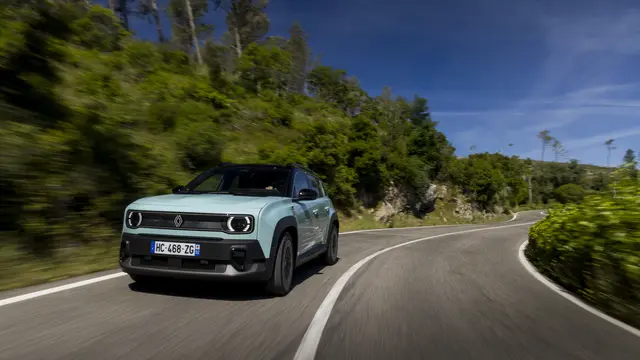Prvá jazda I Kultová vec: Renault 4 E-Tech 150 Comfort Range